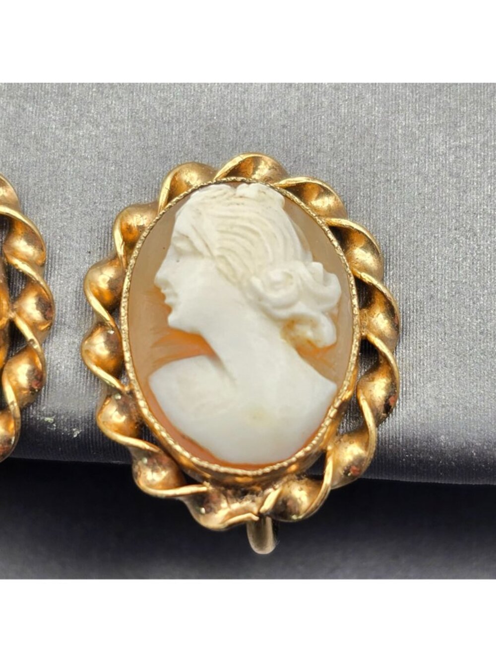 Vintage Cameo Earrings 12K Gold Filled Shell AMCO Mid Century Screw Back - Picture 3 of 9